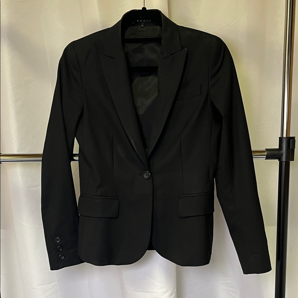Theory women’s Elegant Black one button Blazer size 2
